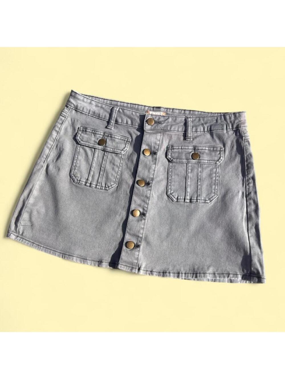 Altar’d State mini skirt with pockets and front buttons, size large.